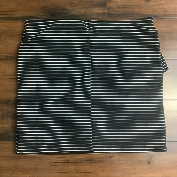 Zara Striped Ruffle Mini Skirt - Size M - Picture 4 of 5